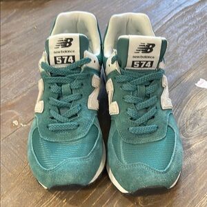 NEVER WORN New Balance 574 Green Suede 6.5